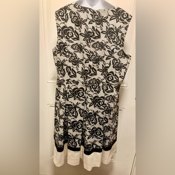 Liz Claiborne fit and flare floral dress size 16 Black White - Picture 3 of 3